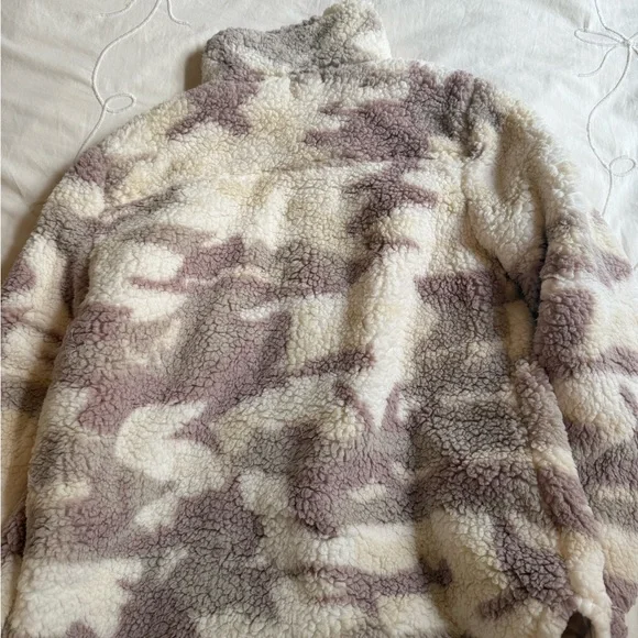 Hem & Thread Cream and Purple Sherpa Jacket Women’s size medium - Picture 6 of 6